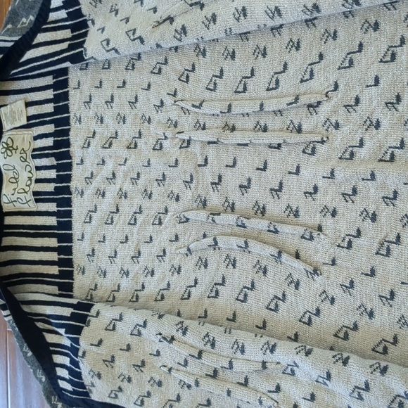 One off a kind piano musical notes cardigan - Picture 8 of 8